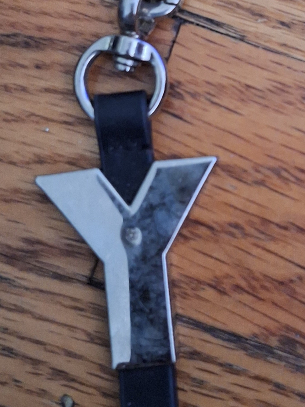 Sleek black and silver 'YSL' Libre letter keychain